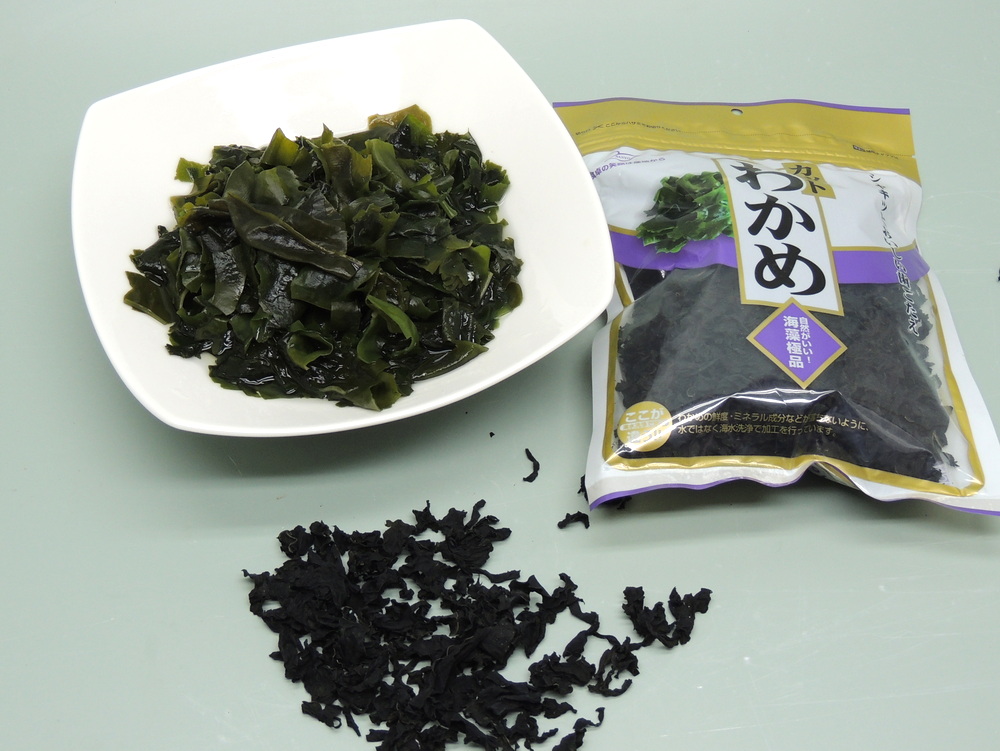 Frozen seaweed salad product